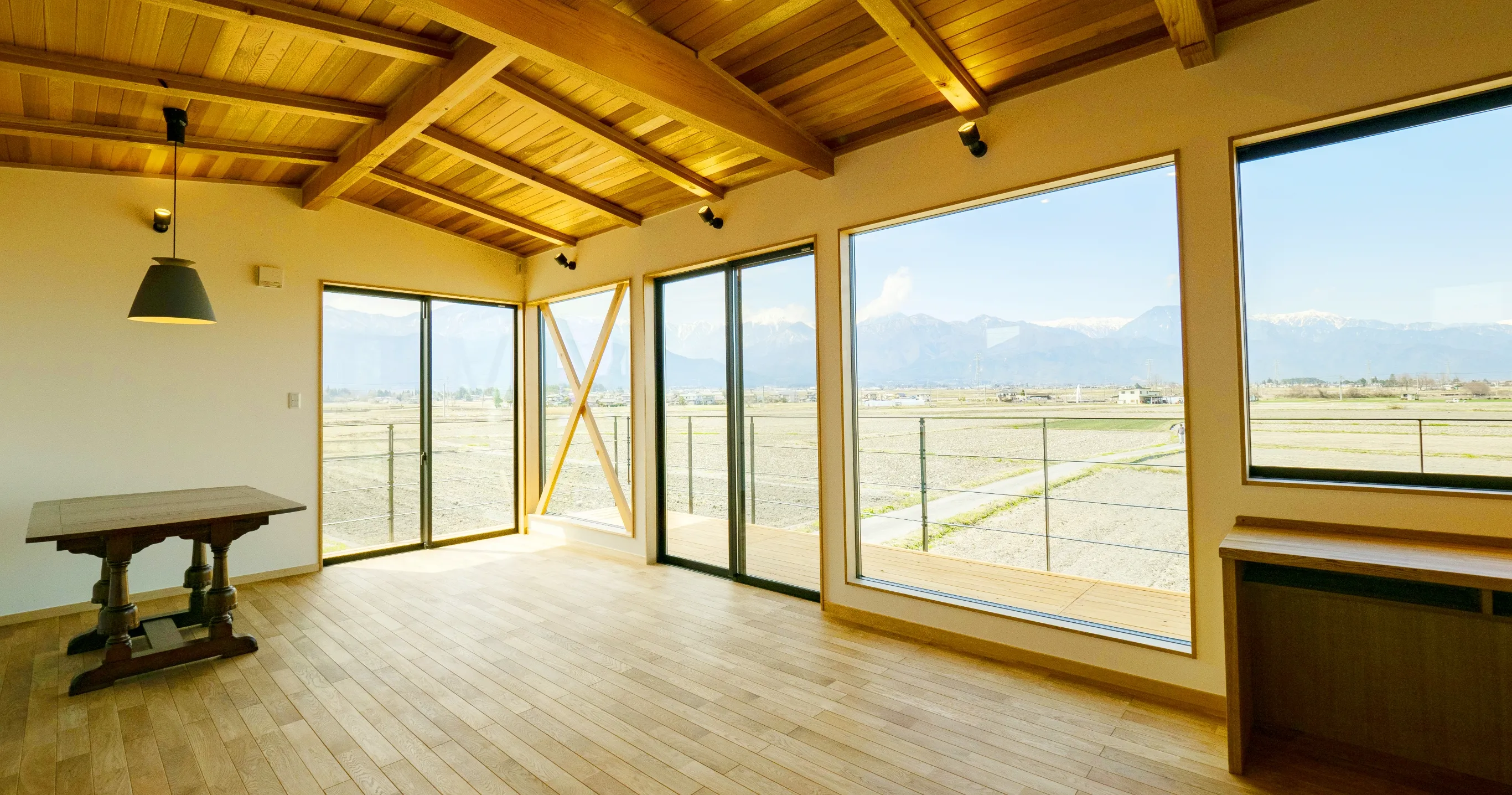 木と暮らす。LIFE WITH WOODS