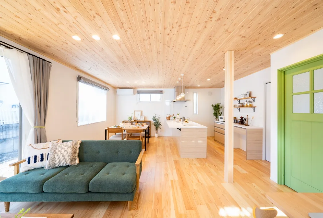 CEDAR 木に包まれて暮らす家