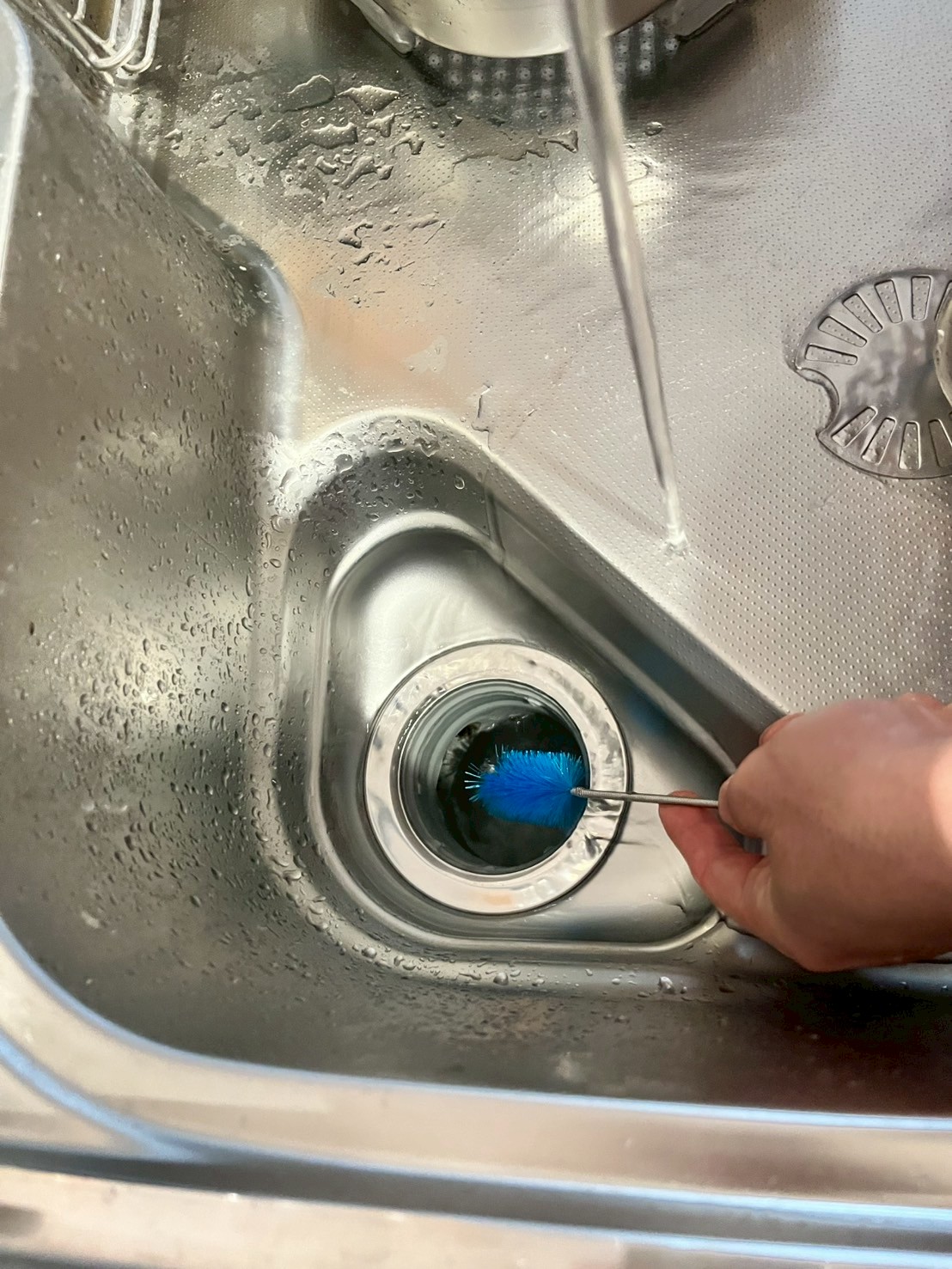 排水溝のお掃除に